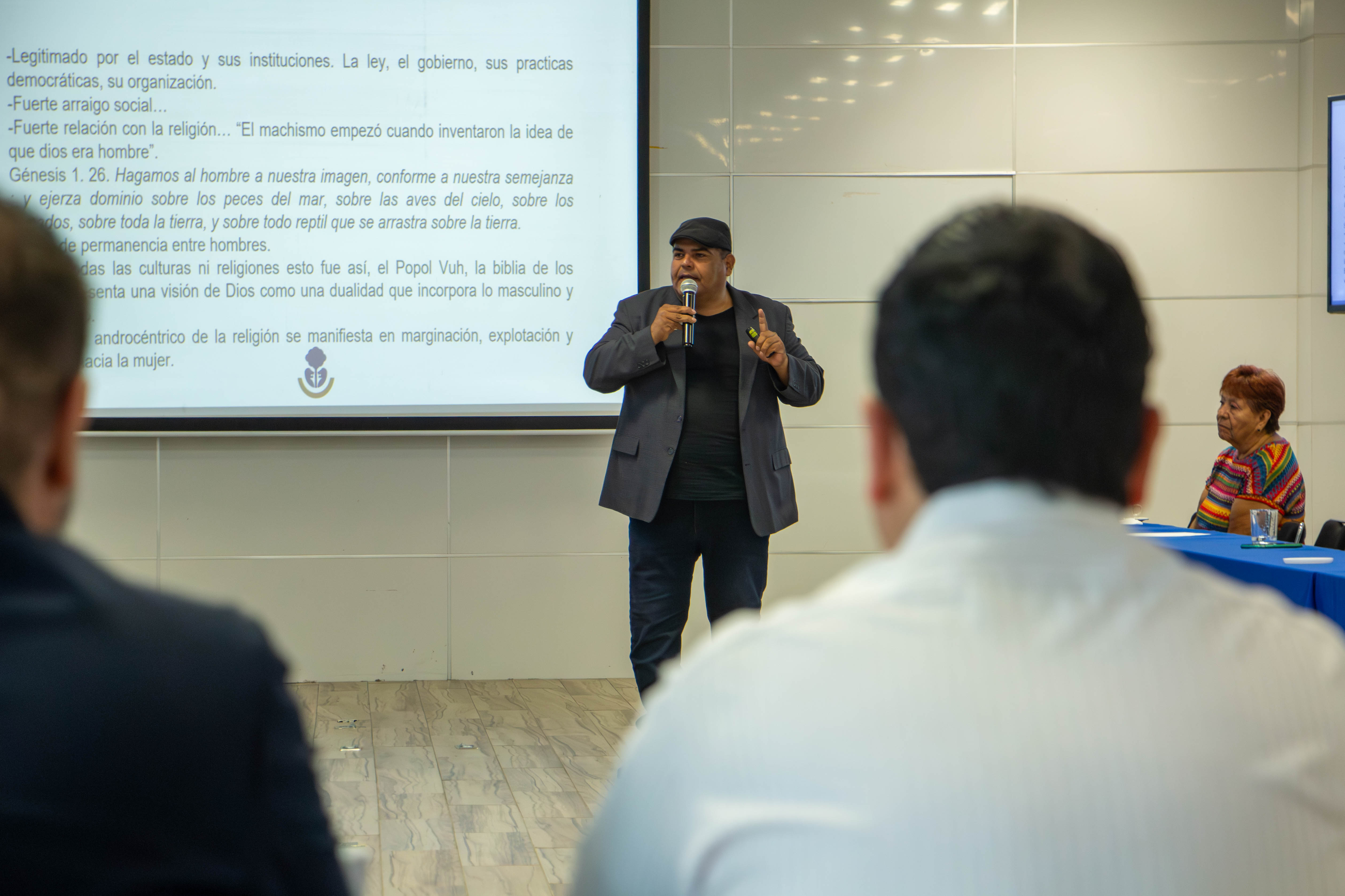 Autoridades del CUCEA reflexionan sobre masculinidades y violencia de género en jornada formativa