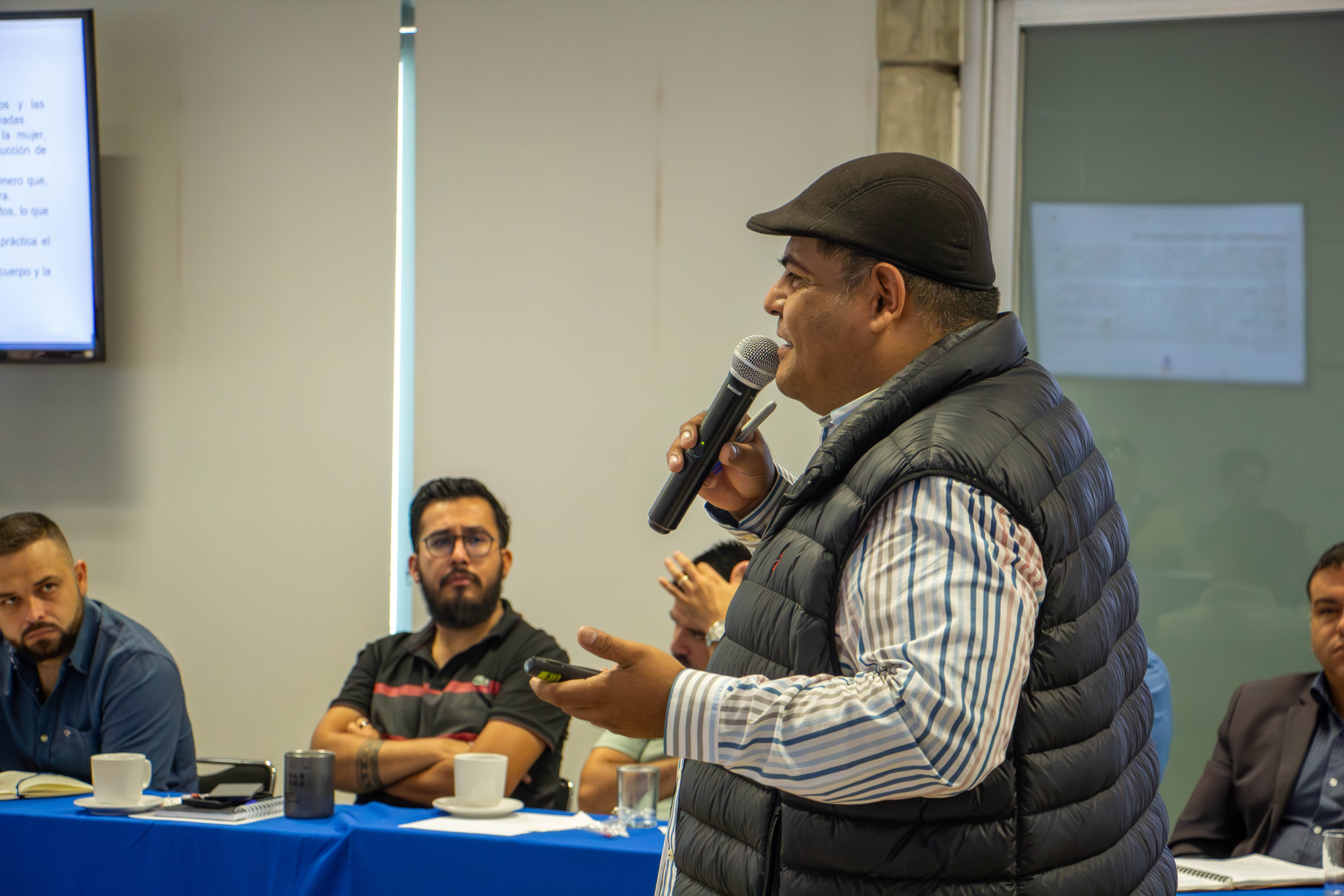 Autoridades del CUCEA reflexionan sobre masculinidades y violencia de género en jornada formativa