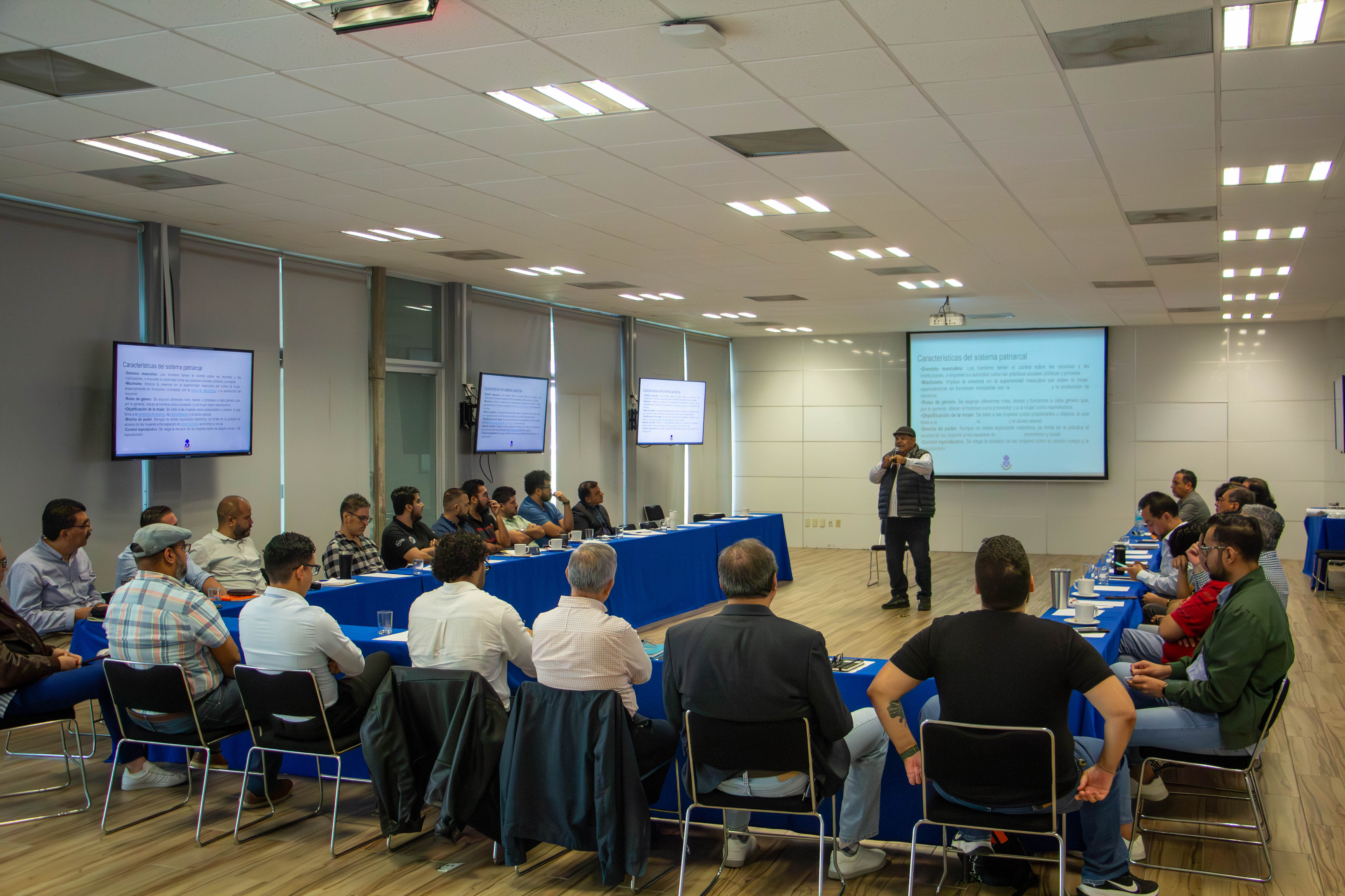 Autoridades del CUCEA reflexionan sobre masculinidades y violencia de género en jornada formativa