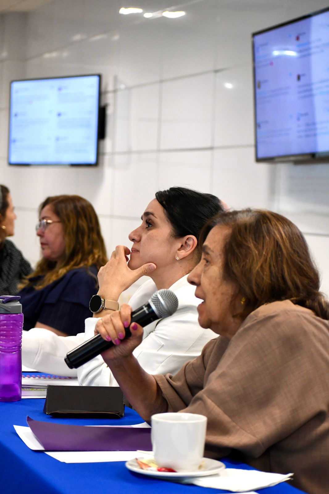 Mujeres del CUCEA Comparten Experiencias de Acoso y Desigualdad en Jornada de Reflexión